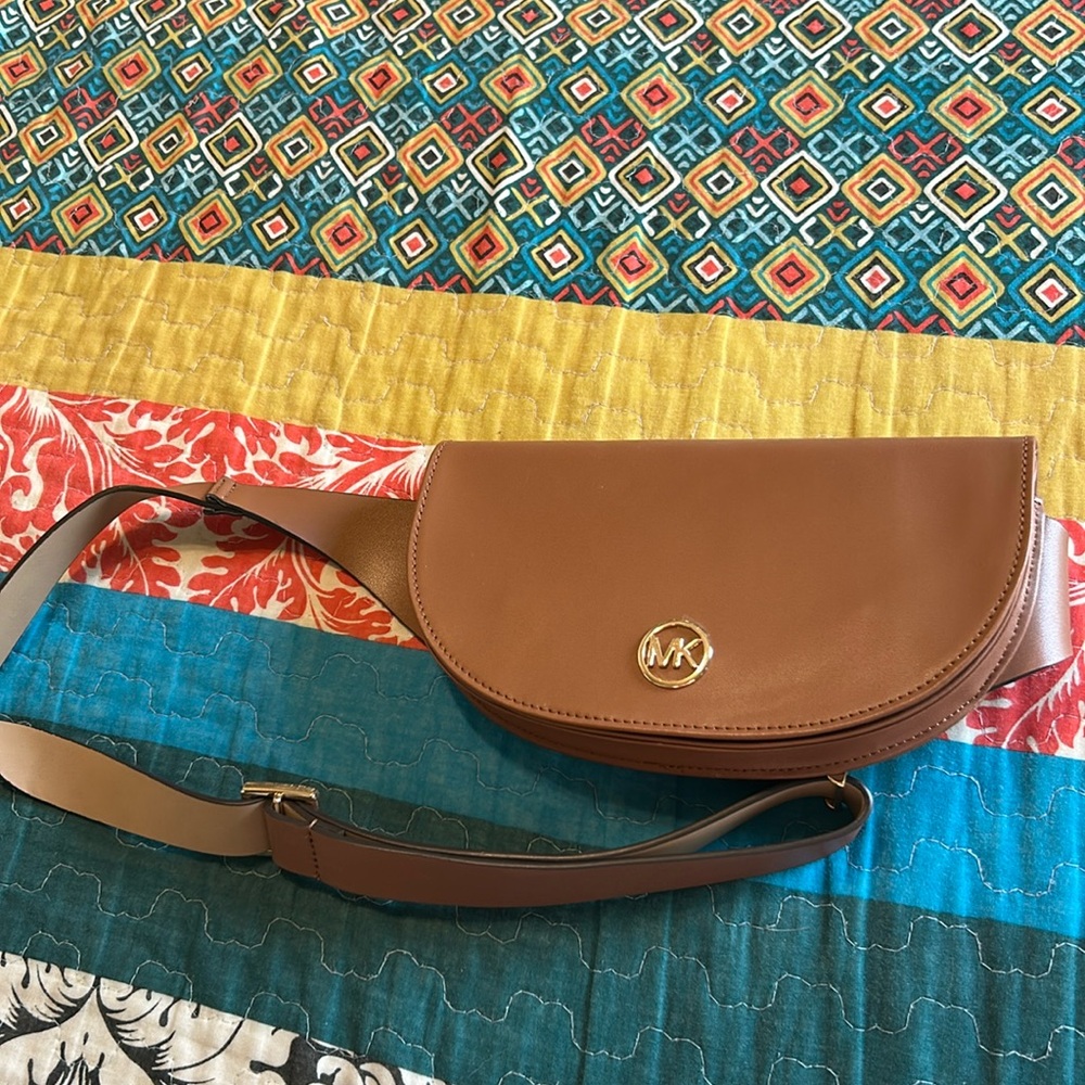 New Michael Kors Genuine Leather Fanny Pack Belt Bag, Brown Size S/M New no tag